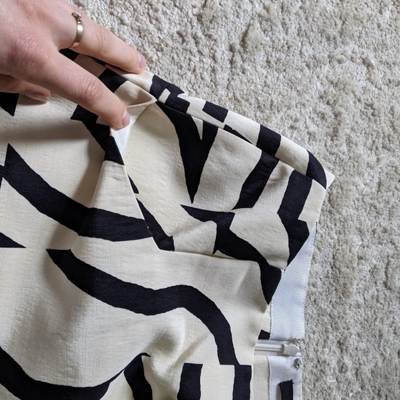 Black and white patterned Tibi mini skirt size 2 - Picture 5 of 5